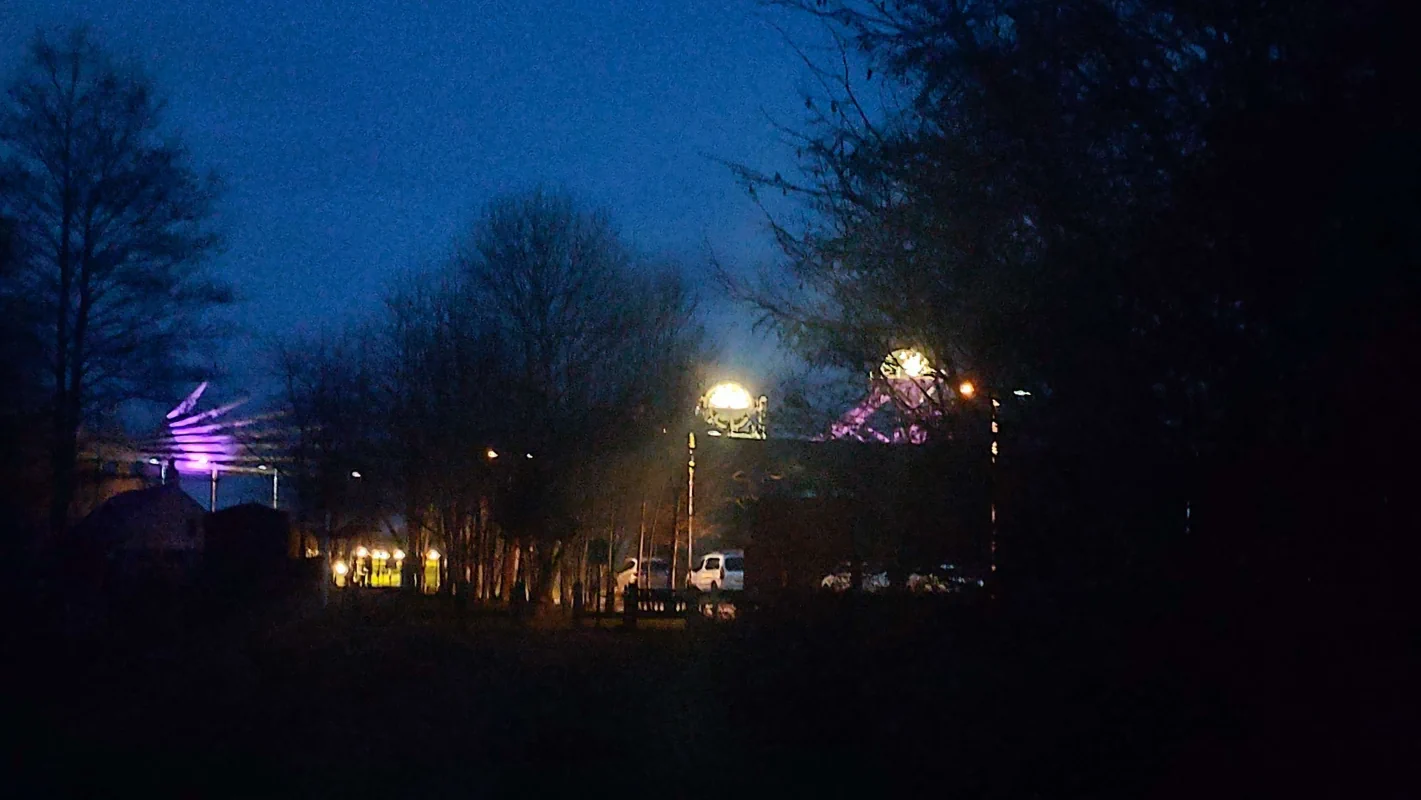 A closer look at the museum reveals that a cutter-like building is lit up in purple, while two old mining rigs have their spokes illuminated as if they were neon